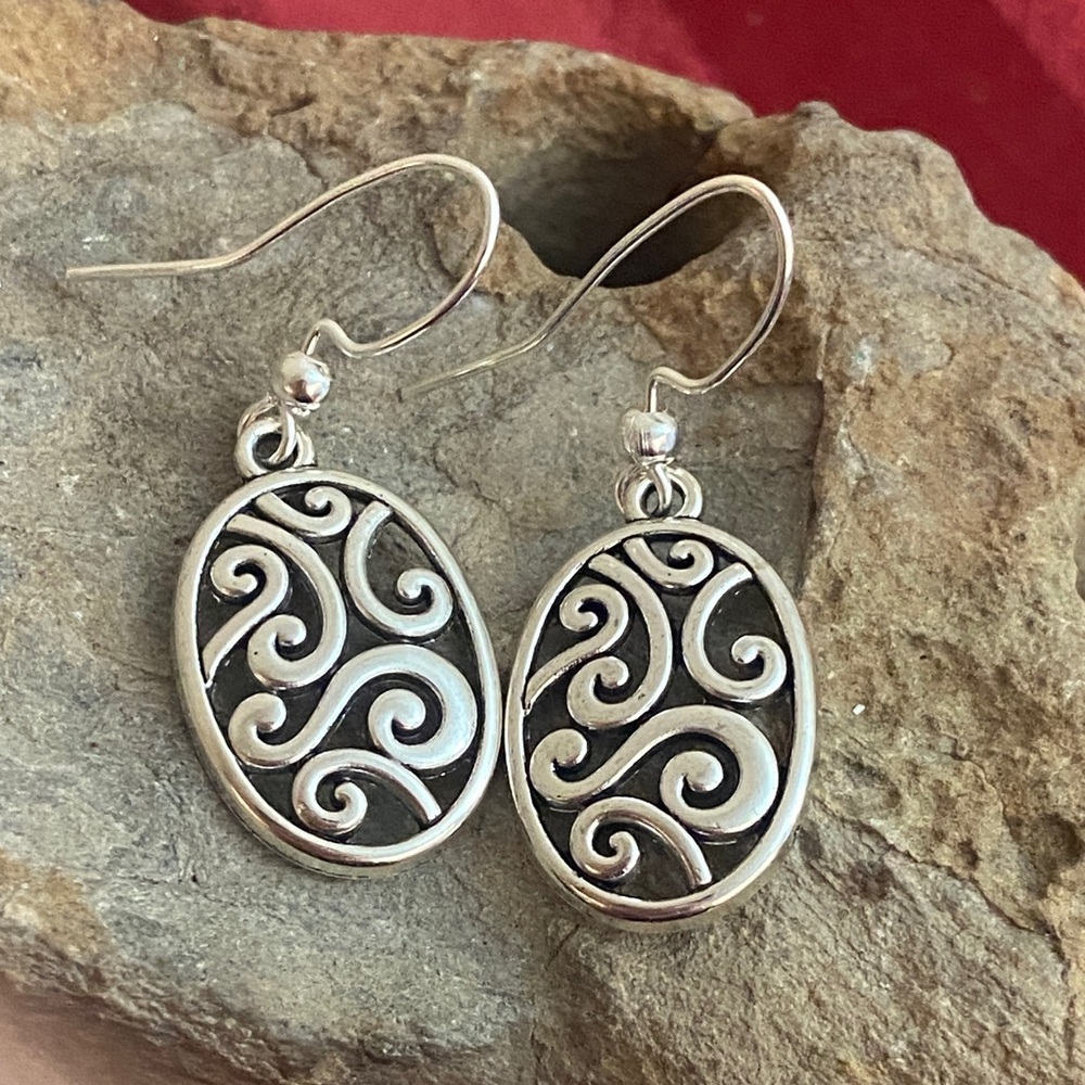 5/$10❤️❤️❤️NEW Handmade Silver Tone Zinc Alloy Filigree Earrings